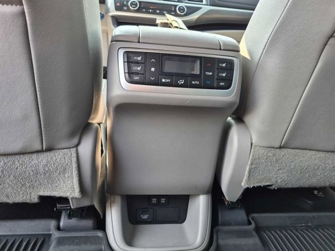 Used 2017 Toyota Highlander Limited Platinum image 37