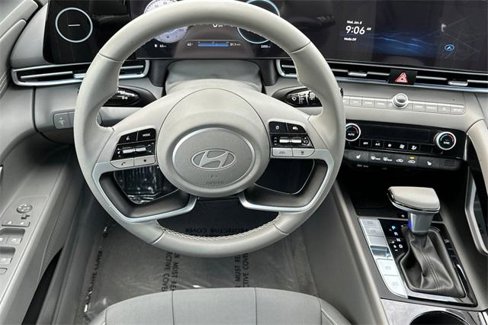 Used 2024 Hyundai Elantra SEL w/ Convenience Package image 15