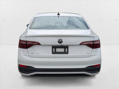 Used 2022 Volkswagen Jetta SE w/ Panoramic Sunroof Package image 6