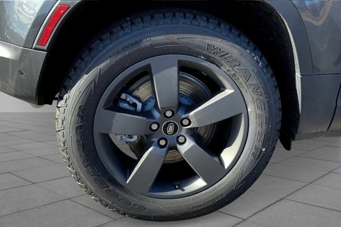 New 2025 Land Rover Defender 90 S image 17