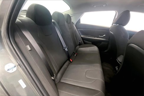 Certified 2025 Hyundai Elantra SE image 28