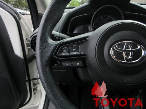 Used 2019 Toyota Yaris L image 12