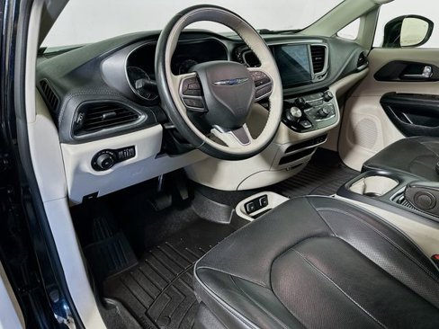 Used 2020 Chrysler Pacifica Limited image 11