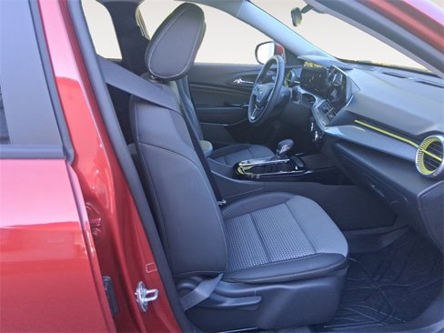 Certified 2024 Chevrolet Trax LT w/ Driver Confidence Package image 15