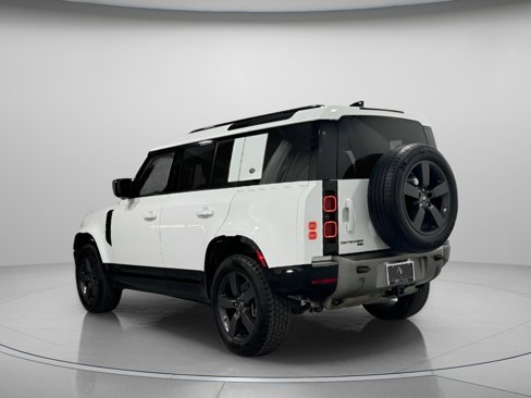 Certified 2021 Land Rover Defender 110 X-Dynamic HSE image 3