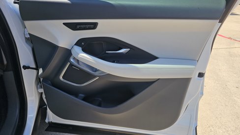 Used 2018 Jaguar E-PACE SE image 34