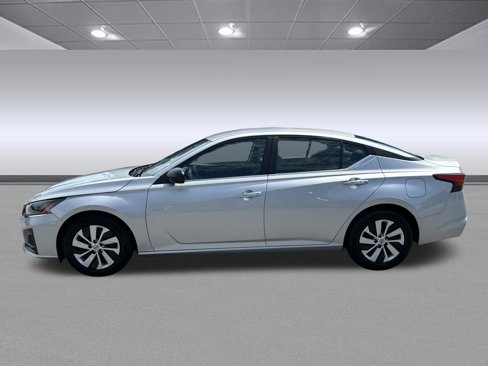 Used 2024 Nissan Altima 2.5 S image 6