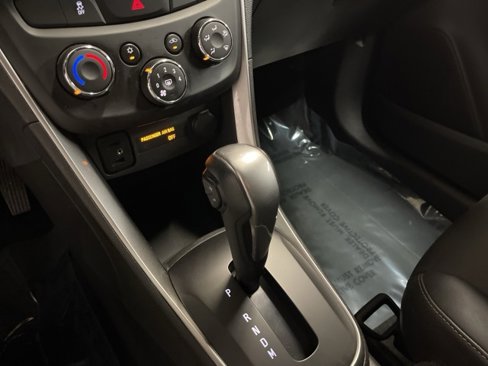 Used 2021 Chevrolet Trax LT w/ LT Convenience Package image 29