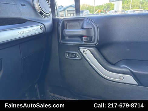 Used 2016 Jeep Wrangler Rubicon w/ Power Convenience Group image 72
