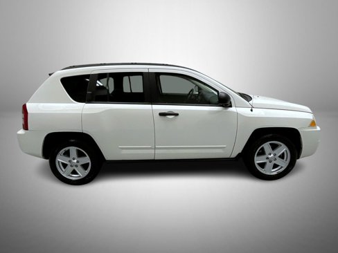 Used 2009 Jeep Compass Sport image 4