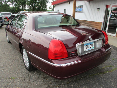 Used 2006 Lincoln Town Car Signature image 6