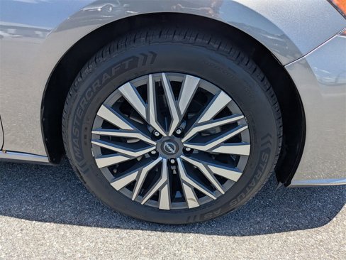 Used 2024 Nissan Altima 2.5 SV image 11