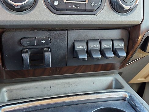 Used 2014 Ford F250 Lariat w/ Lariat Interior Package image 13