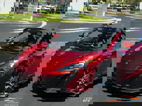 Used 2015 McLaren 650S Spider image 10