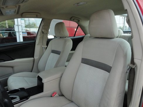 Used 2014 Toyota Camry LE image 8