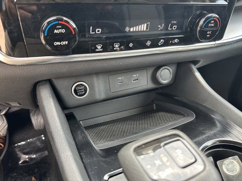 Used 2022 Nissan Rogue SV image 14