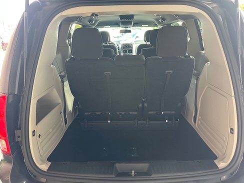 Used 2016 Dodge Grand Caravan SE image 14