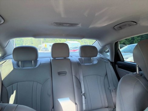 Used 2015 Hyundai Genesis 3.8 image 40