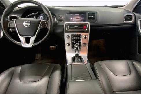 Used 2018 Volvo V60 T5 Cross Country image 9