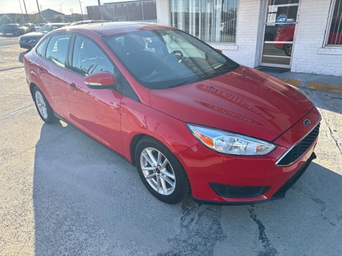 Used 2015 Ford Focus SE image 2
