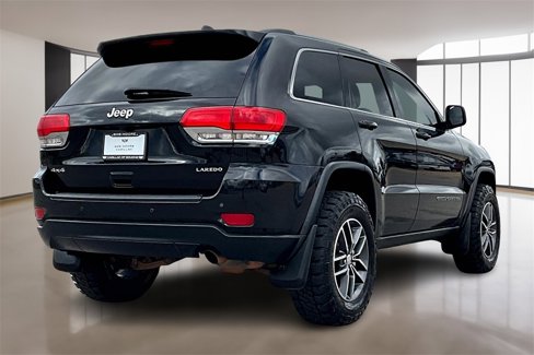 Used 2018 Jeep Grand Cherokee Laredo image 2