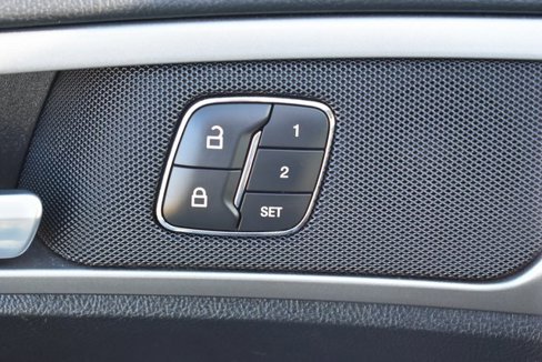 Used 2018 Ford Fusion SE w/ Fusion SE Technology Package image 12