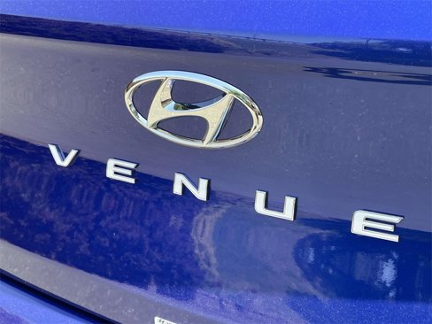 New 2025 Hyundai Venue SE image 10