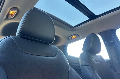 Used 2022 Chevrolet Bolt EUV Premier w/ Sun & Sound Package image 20