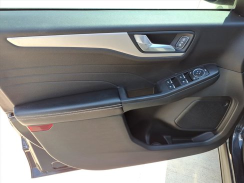 Used 2021 Ford Escape SE w/ SE Sport Appearance Package image 18