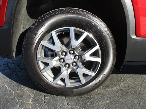Used 2023 GMC Acadia SLE w/ Driver Convenience Package image 11