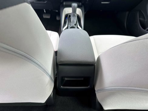 Used 2022 Toyota Corolla LE image 16