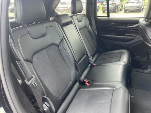 Used 2024 Jeep Grand Cherokee Altitude image 12