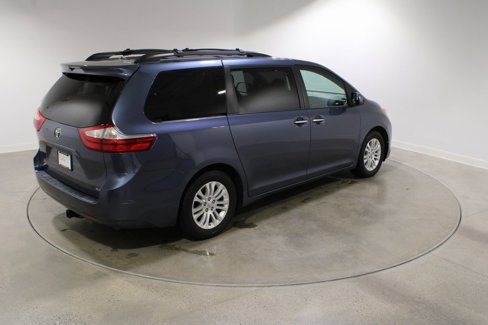 Used 2015 Toyota Sienna XLE image 5