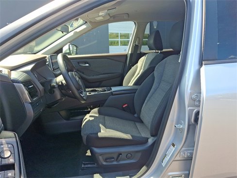 Used 2022 Nissan Rogue SV image 16