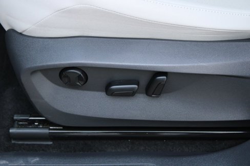 Certified 2023 Volkswagen Tiguan SE image 10