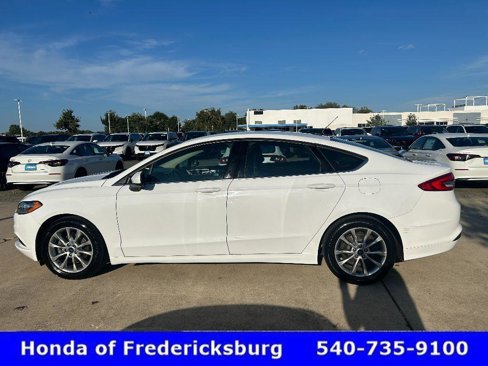 Used 2017 Ford Fusion SE image 3