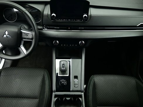 Used 2022 Mitsubishi Outlander ES image 6