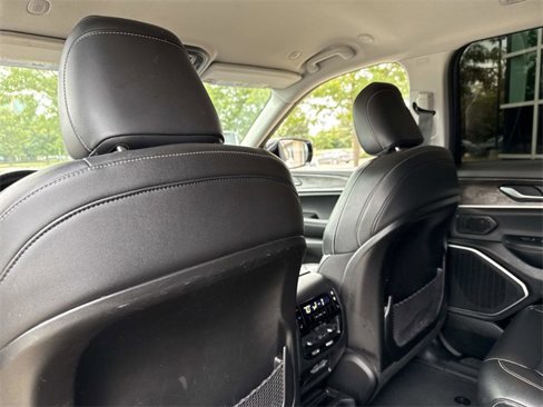 Used 2022 Jeep Grand Cherokee L Limited image 15