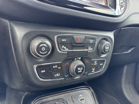 Used 2018 Jeep Compass Limited w/ Navigation Group image 21