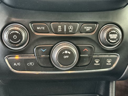 Used 2019 Jeep Cherokee Latitude Plus image 20