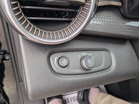 New 2025 Chevrolet Trax ACTIV w/ Sunroof Package image 24