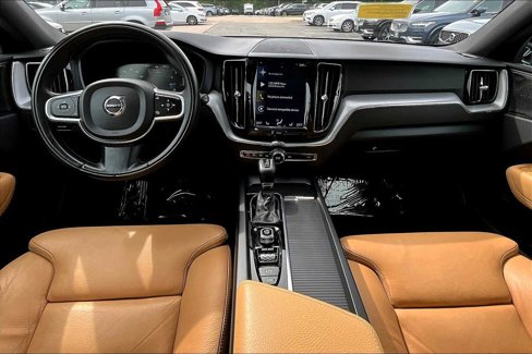 Used 2019 Volvo XC60 T5 Momentum w/ Multimedia Package image 14