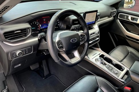 Used 2021 Ford Explorer XLT w/ Equipment Group 202A image 14