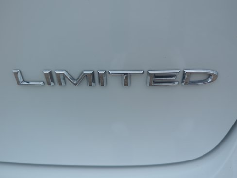Used 2023 Chrysler Pacifica Limited image 7