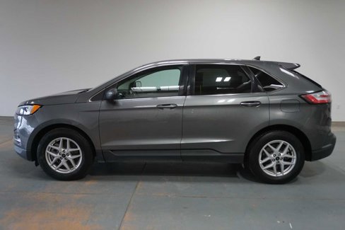 Used 2023 Ford Edge SEL image 2