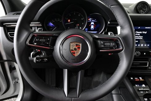 Certified 2025 Porsche Macan image 9