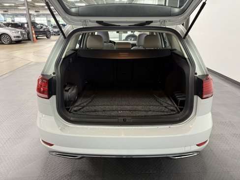 Used 2018 Volkswagen Golf SE image 23