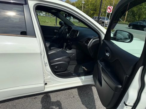 Used 2019 Jeep Cherokee High Altitude image 13