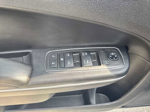 Used 2018 Chrysler 300 Touring image 12