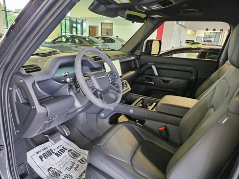 Used 2024 Land Rover Defender 90 V8 image 13